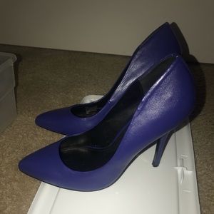Steve Madden Blue Pumps